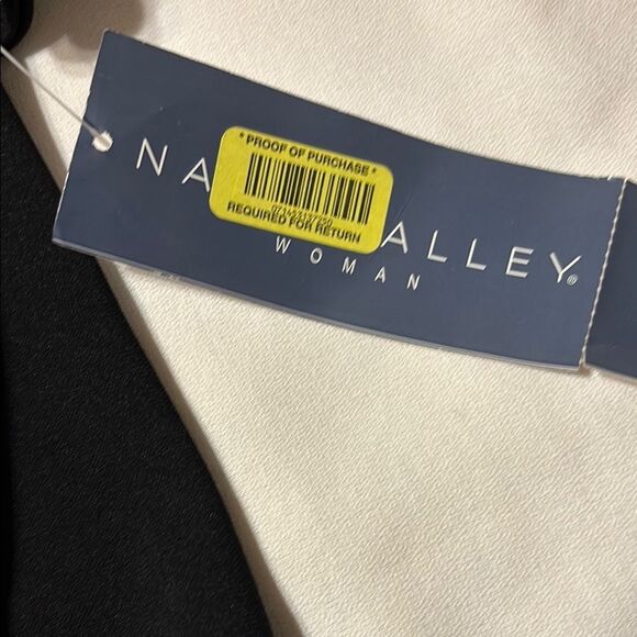 Black Boxy Blouse with Embellished Brooch included - Picture 9 of 9